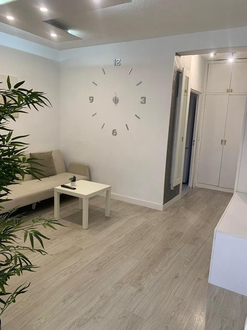 Living room of Flat for sale in  Granada Capital  with Air Conditioner, Heating and Parquet flooring