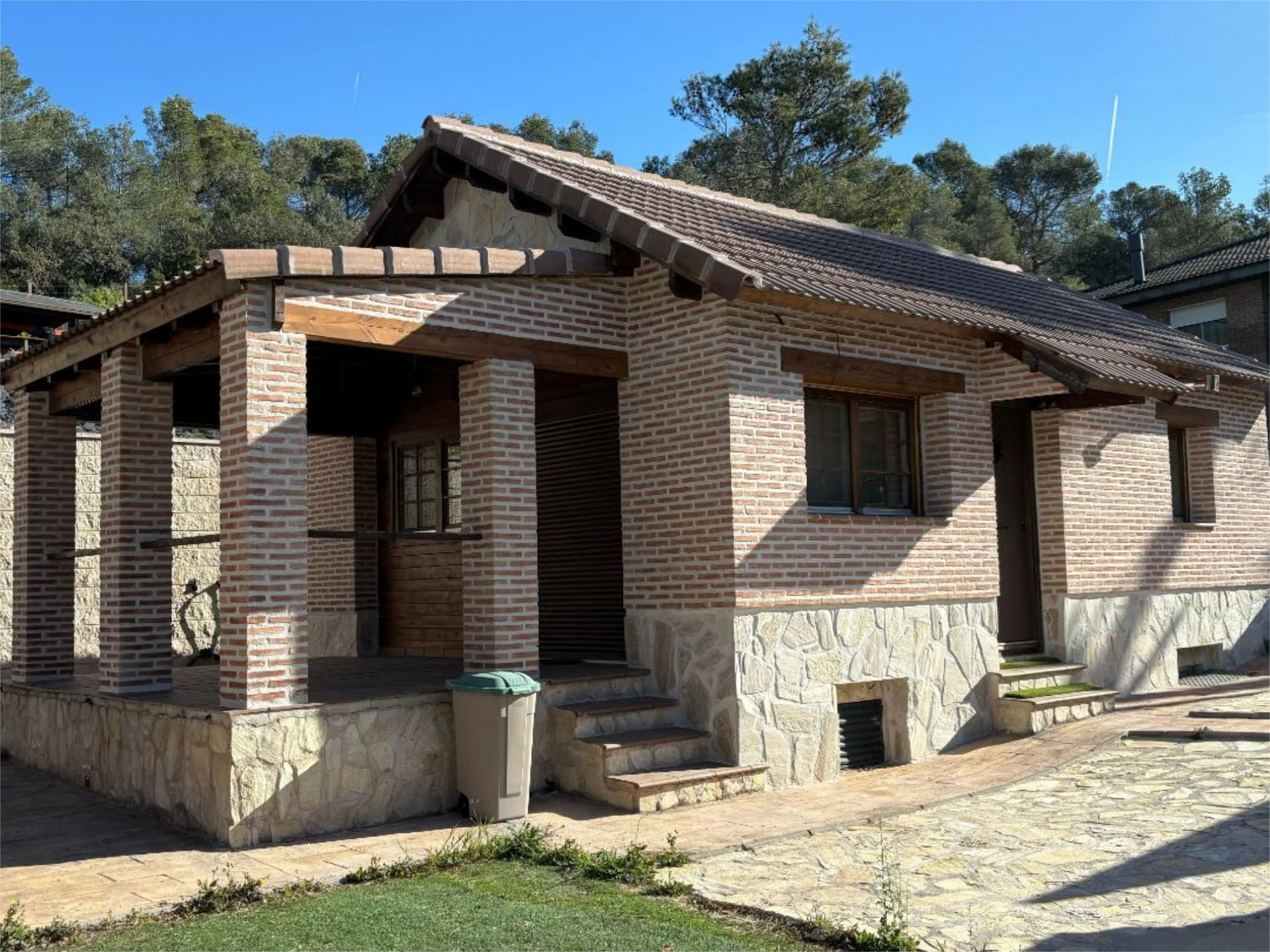 Exterior view of House or chalet for sale in Albalate de Zorita  with Air Conditioner, Private garden and Storage room
