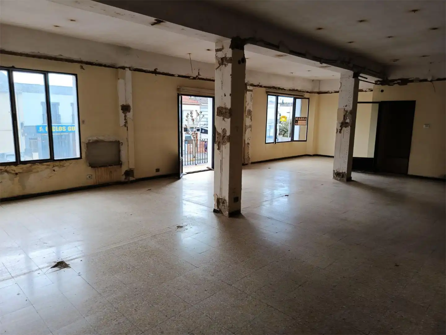 Local de lloguer a Avenida de Juan Carlos I, 11, Este Local de lloguer en Mérida