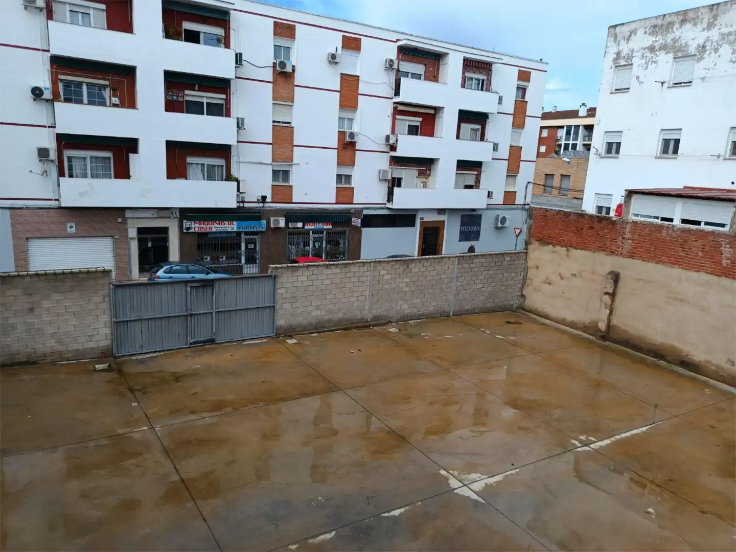Local de lloguer a Avenida de Juan Carlos I, 11, Este Aparcament de Local de lloguer en Mérida