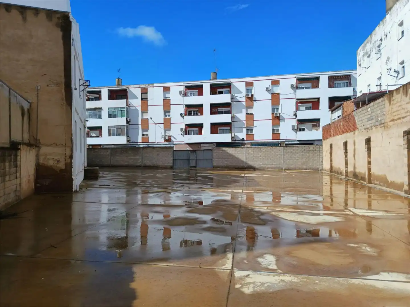 Local de lloguer a Avenida de Juan Carlos I, 11, Este Aparcament de Local de lloguer en Mérida