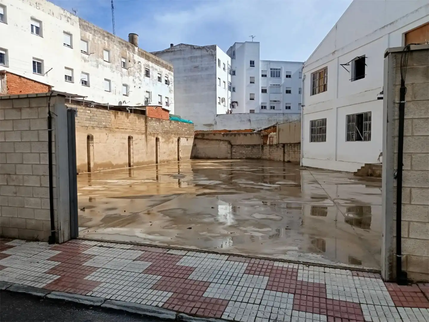 Local de lloguer a Avenida de Juan Carlos I, 11, Este Vista exterior de Local de lloguer en Mérida