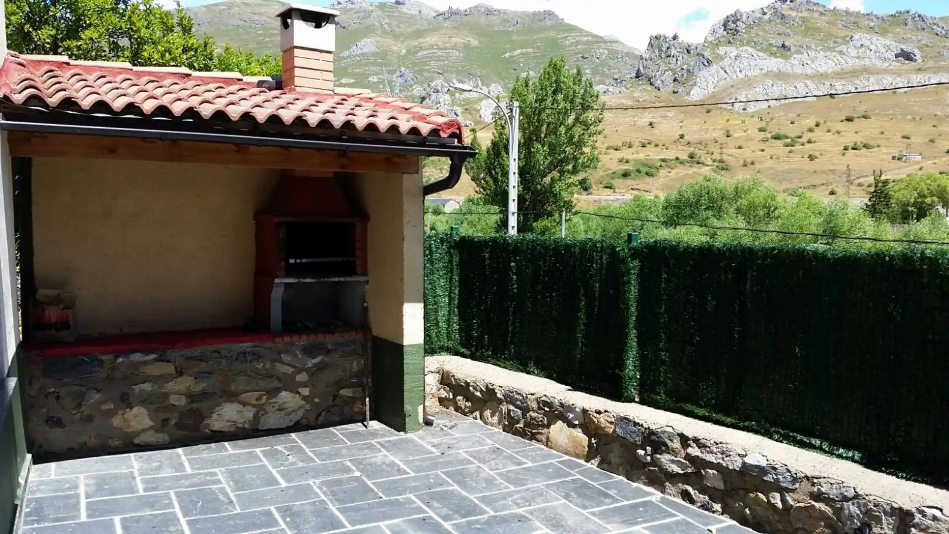 Casa o xalet en venda a Calle la Cruz, 37, Villamanín Terrassa de Casa o xalet en venda en Villamanín