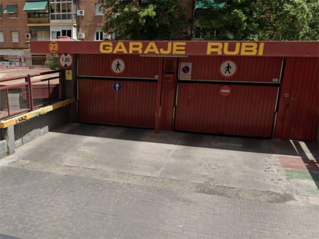 Garaje en Venta en Calle Pan y Toros, 23 en Los Ángeles