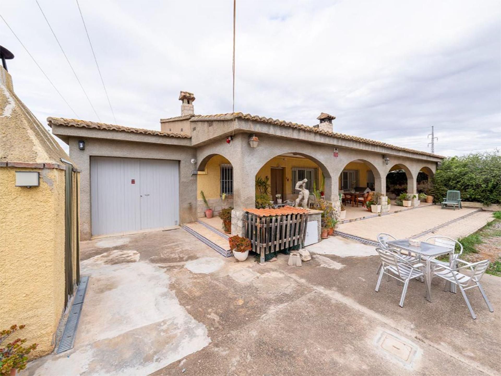 Vista exterior de Casa o xalet en venda en Bétera amb Calefacció, Jardí privat i Terrassa