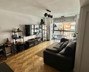 Living room of Flat to rent in  Madrid Capital  with Air Conditioner, Heating and Parquet flooring