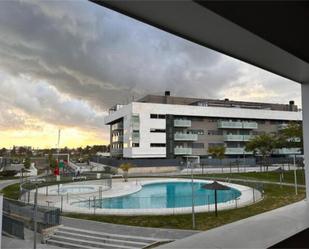 Piscina de Pis de lloguer en Mairena del Aljarafe amb Calefacció, Jardí privat i Terrassa