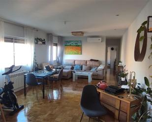 Living room of Flat to rent in  Madrid Capital  with Air Conditioner, Heating and Parquet flooring