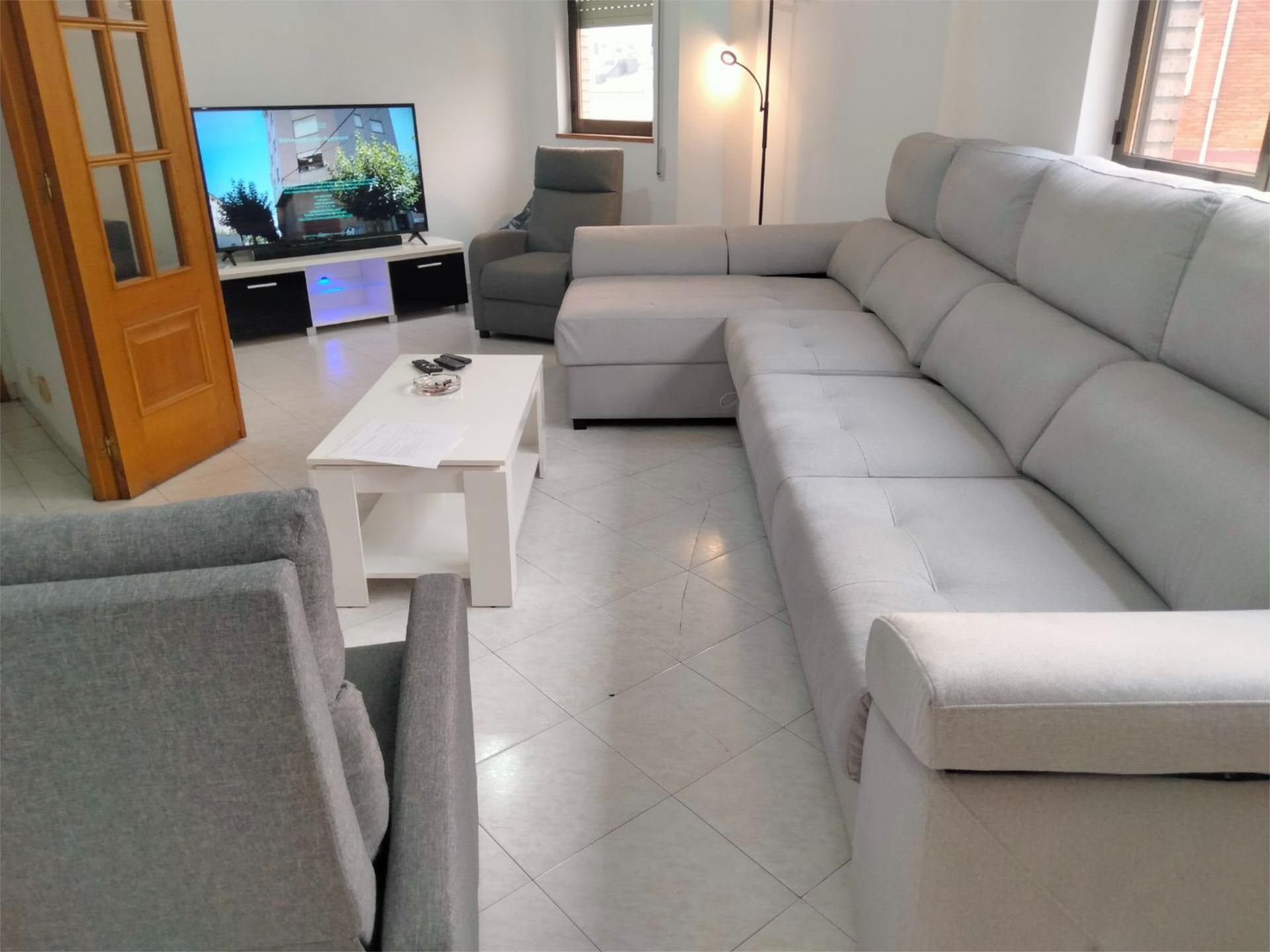 Sala d'estar de Pis de lloguer en Ponferrada amb Calefacció, Parquet i Traster