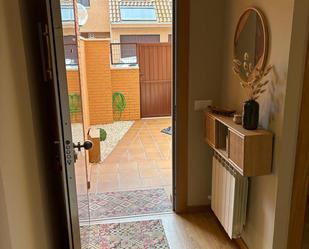 Casa adosada en venda en Aldeamayor de San Martín amb Terrassa, Piscina i Balcó
