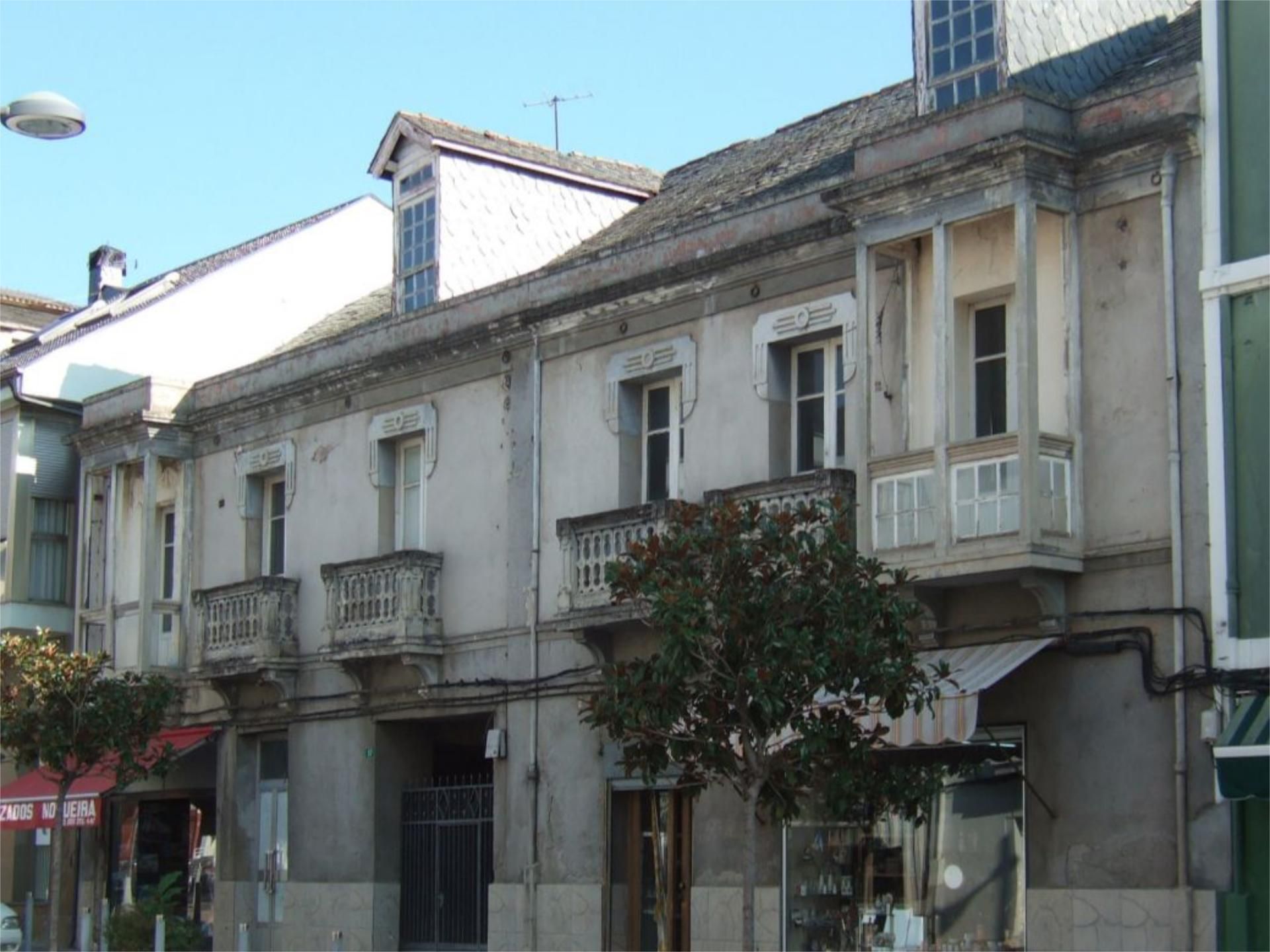 Vista exterior de Casa adosada en venda en A Rúa  amb Jardí privat