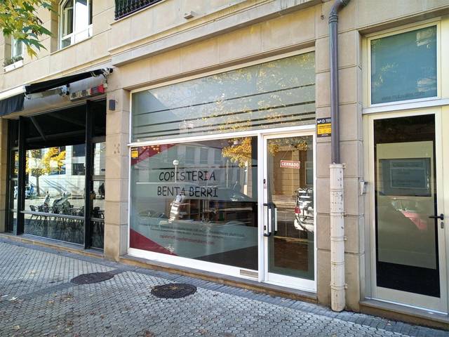 Local comercial en Venta en Donibane Garazi Kalea, 3 en Antiguo