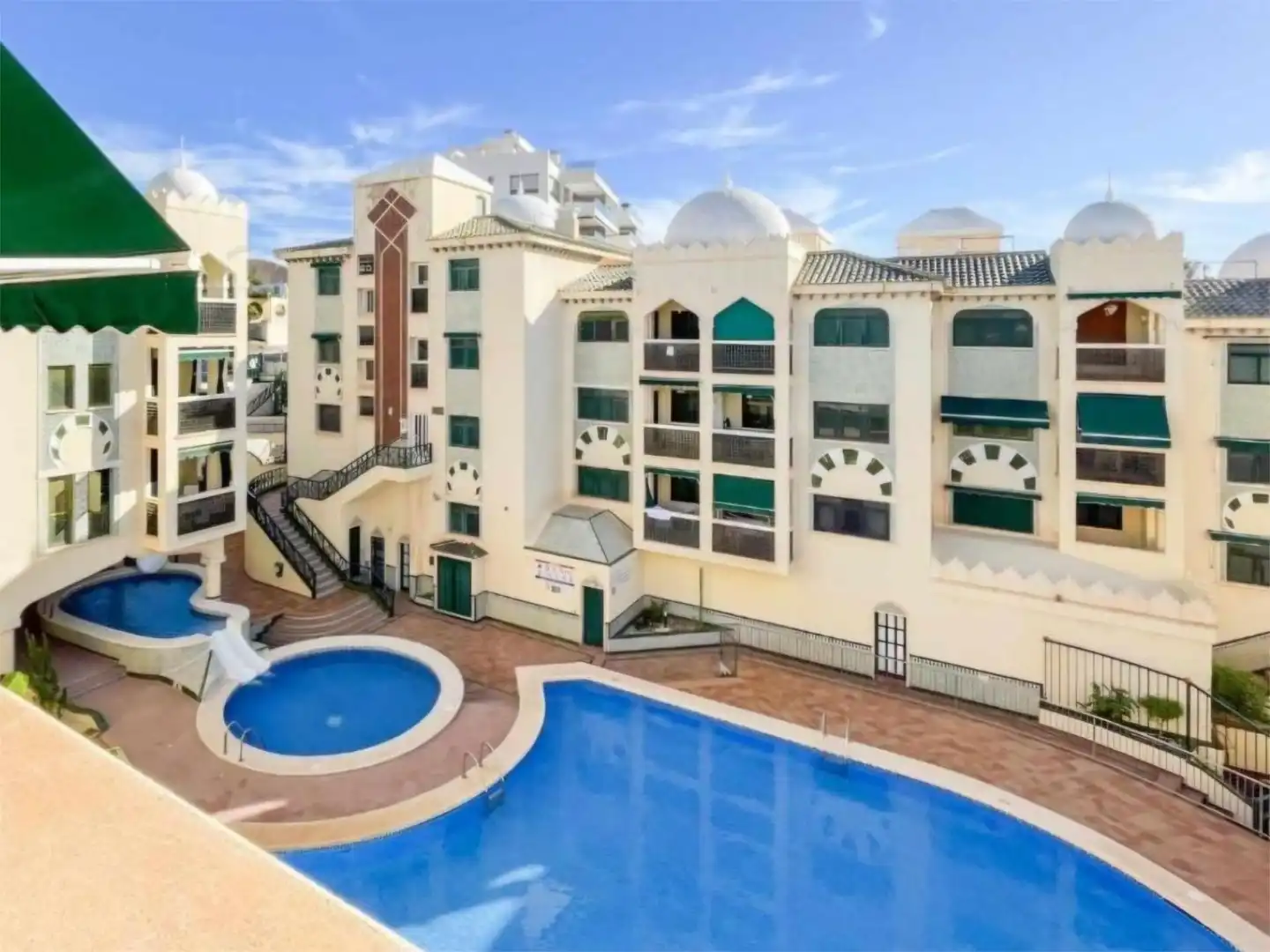 Piso en venta en Avenida Santiago Bernabéu, 42, Calas Santiago Bernabéu Vista exterior de Piso en venta en Santa Pola con Aire acondicionado, Piscina y Balcón