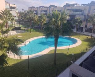 Schwimmbecken von Wohnung miete in San Juan de Aznalfarache mit Klimaanlage, Terrasse und Abstellraum