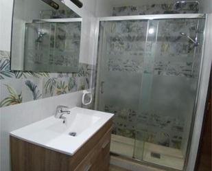 Bathroom of Flat to rent in  Madrid Capital  with Private garden, Swimming Pool and Furnished