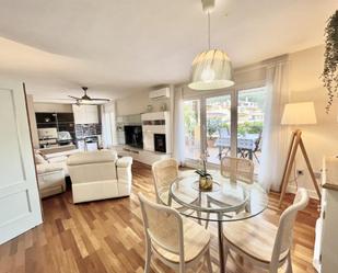 Sala d'estar de Pis en venda en Torremolinos amb Aire condicionat, Terrassa i Piscina