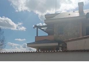 Vista exterior de Casa o xalet en venda en Arcicóllar amb Aire condicionat, Terrassa i Piscina