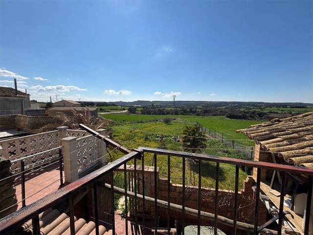 Casa adosada en Venta en Calle Baja, 6 en Angüés