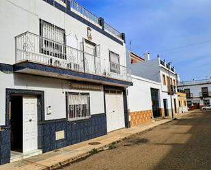 Vista exterior de Casa o xalet en venda en Alcalá del Río amb Aire condicionat, Terrassa i Balcó