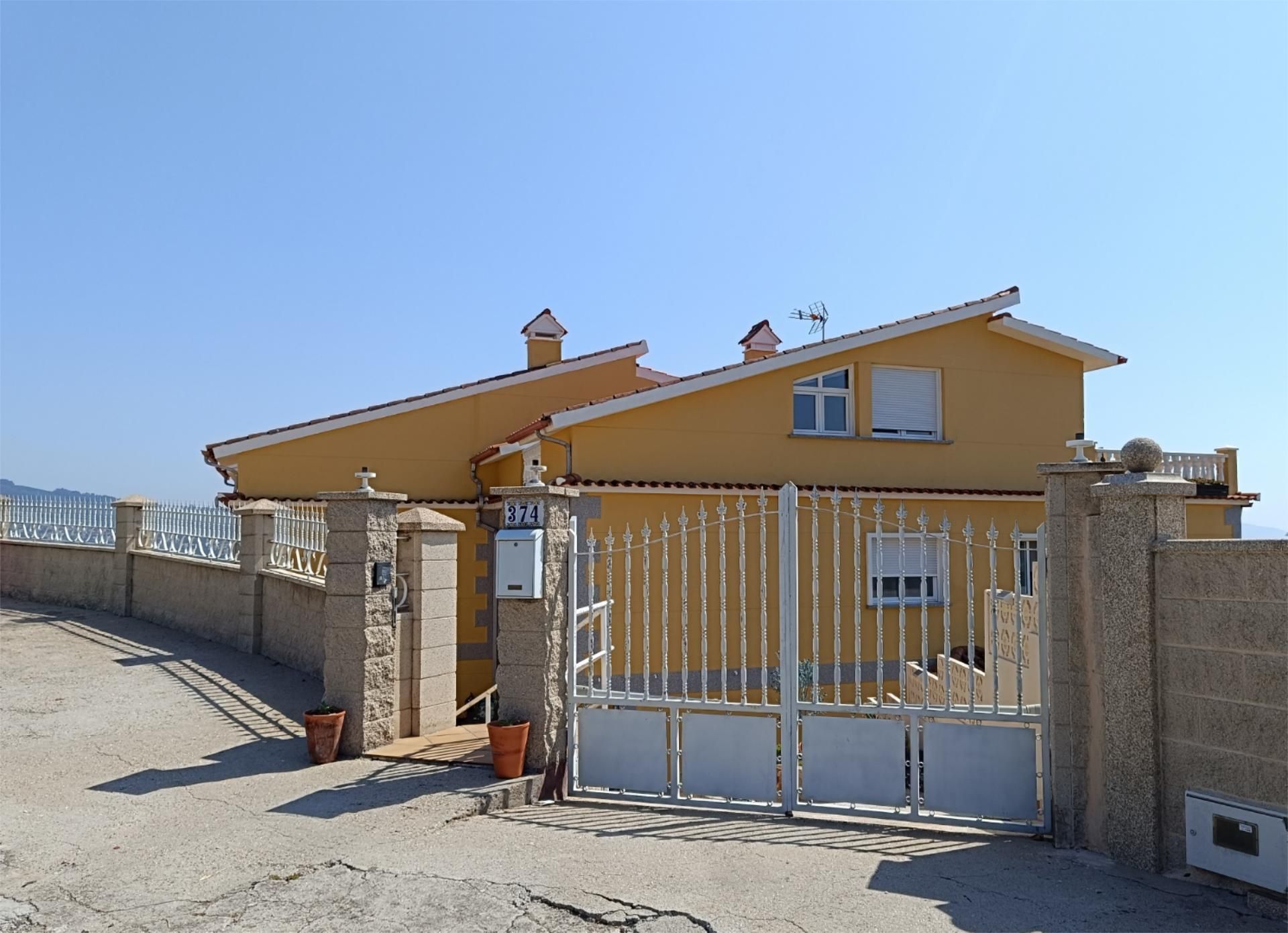 Exterior view of House or chalet to share in Moaña  with Private garden, Terrace and Furnished