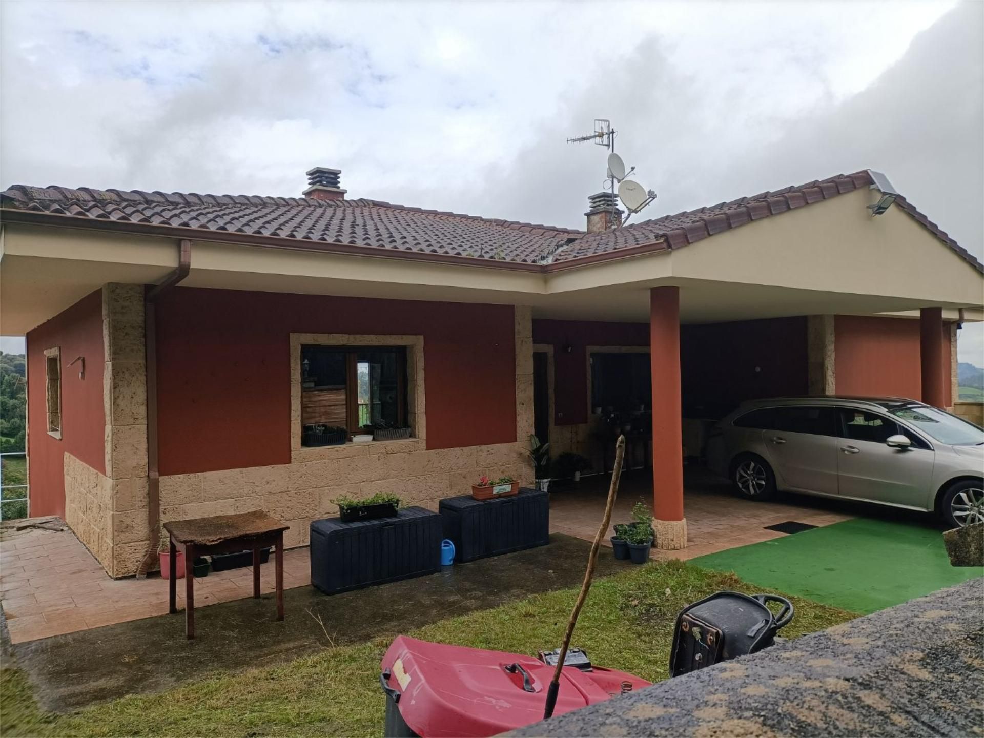 Vista exterior de Casa o xalet en venda en Siero amb Calefacció, Jardí privat i Parquet