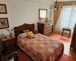 Bedroom of Flat for sale in Santiago de Compostela   with Heating, Private garden and Parquet flooring