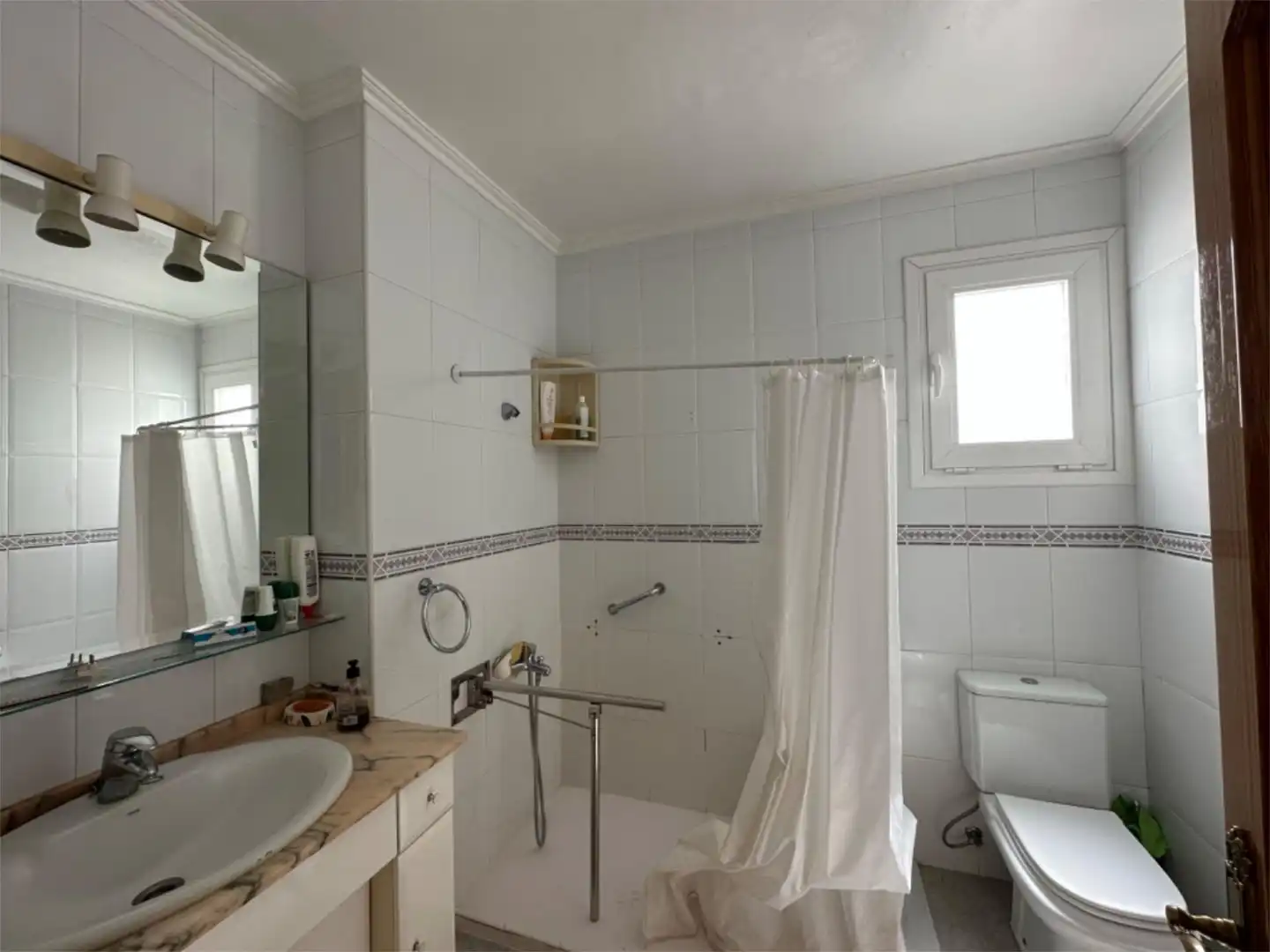 Piso en venta en Calle Minero, 13, Centro Baño de Piso en venta en Almería con Aire acondicionado, Terraza y Amueblado