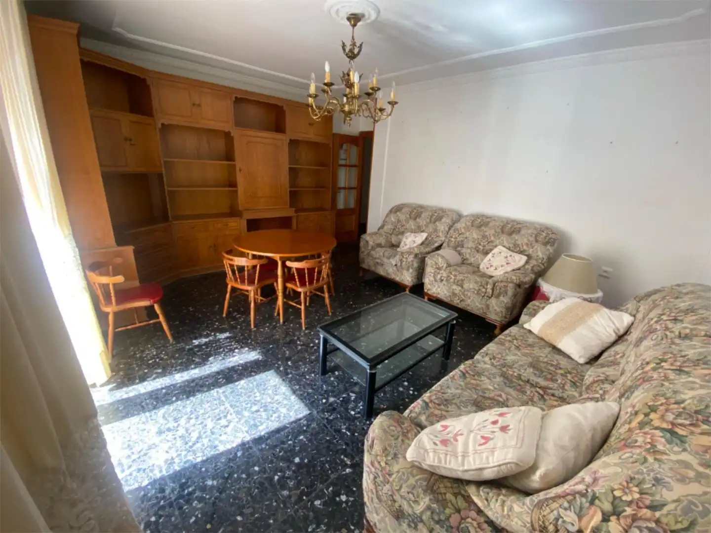 Piso en venta en Calle Minero, 13, Centro Sala de estar de Piso en venta en Almería con Aire acondicionado, Terraza y Amueblado