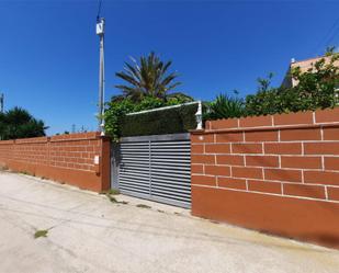 Vista exterior de Finca rústica en venda en Vilanova i la Geltrú amb Terrassa i Piscina