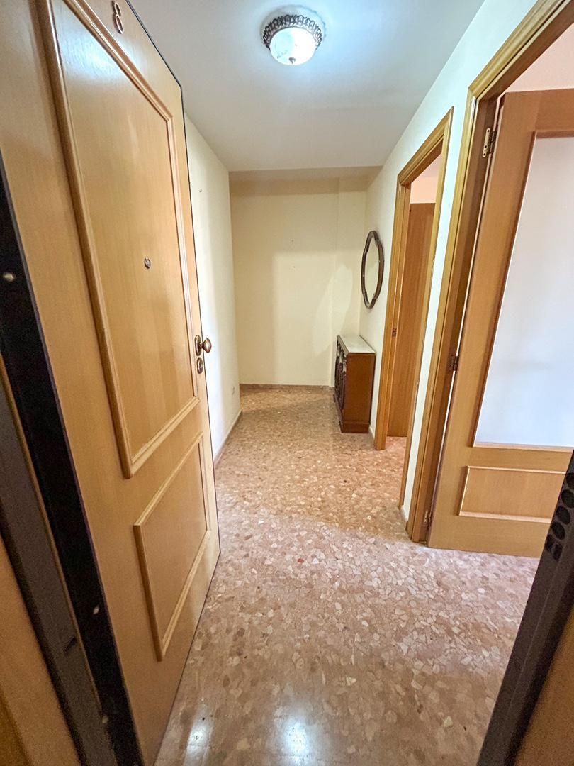 Flat for sale in Canals  with Air Conditioner