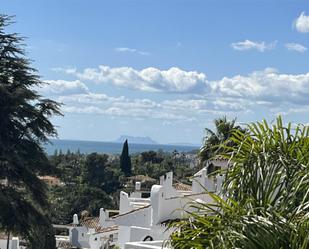 Vista exterior de Apartament en venda en Marbella amb Aire condicionat, Terrassa i Balcó