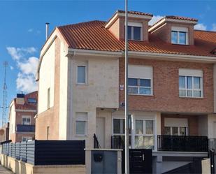 Exterior view of Single-family semi-detached for sale in Villanubla  with Air Conditioner, Heating and Private garden