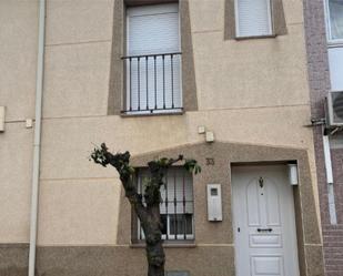 Vista exterior de Dúplex en venda en Pueblonuevo del Guadiana amb Aire condicionat i Balcó