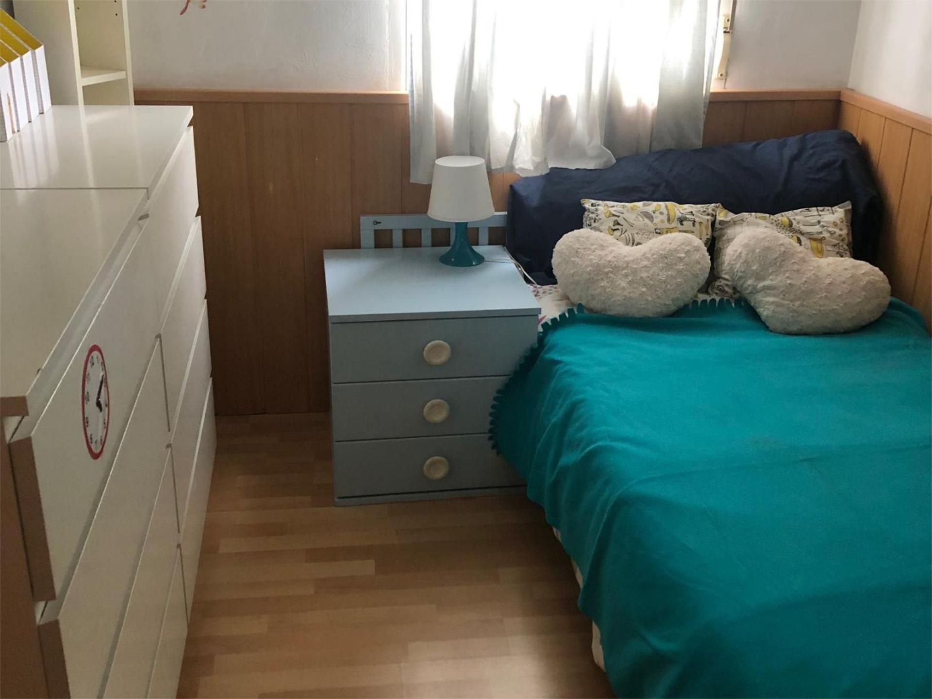 Bedroom of Flat for share in Alcalá de Henares  with Air Conditioner, Heating and Parquet flooring