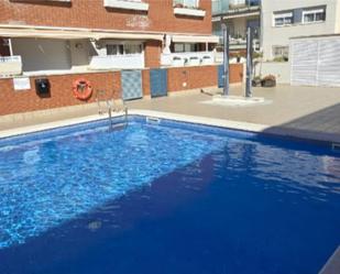 Piscina de Casa adosada de lloguer en Cubelles