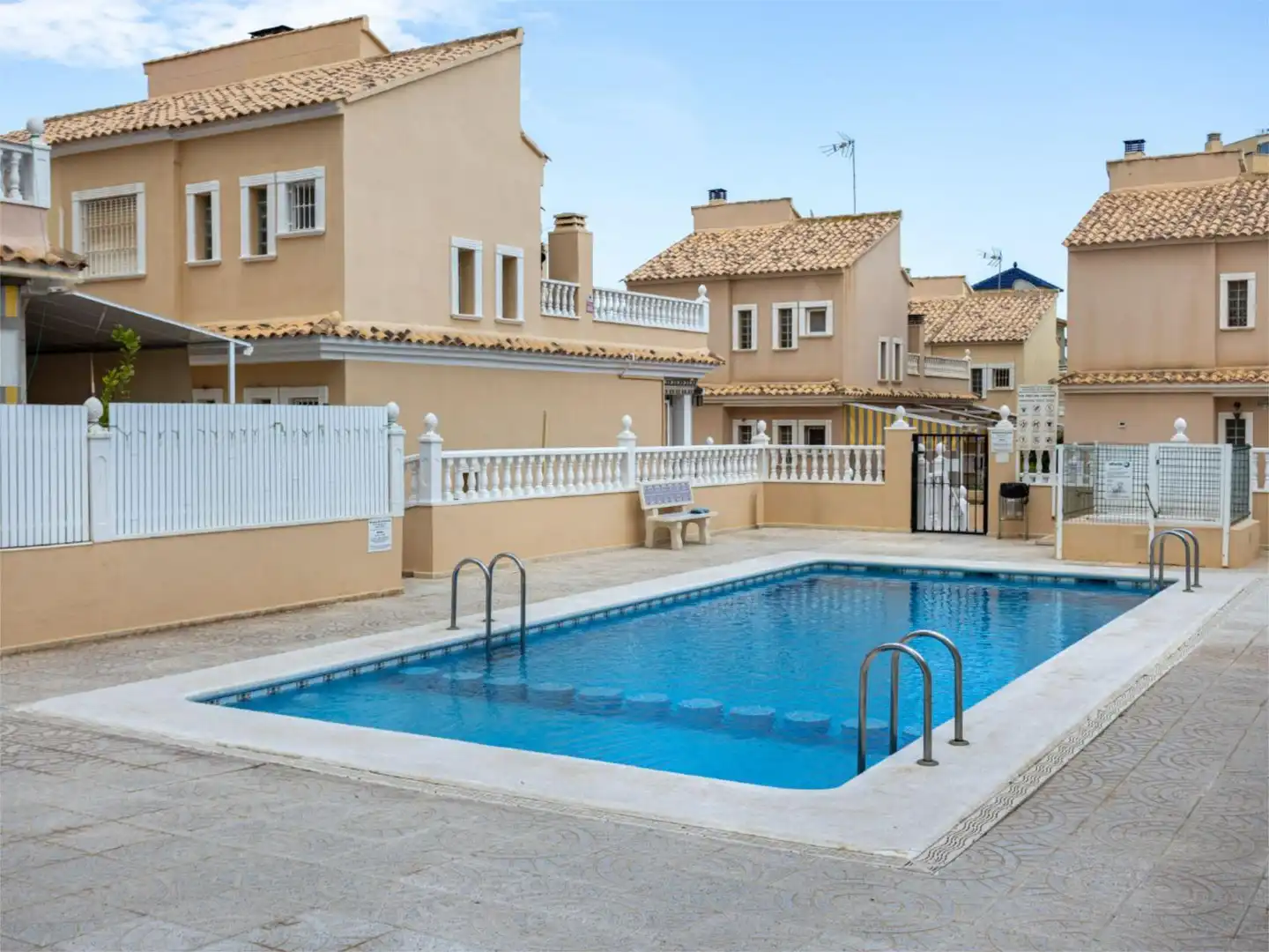Pis en venda a Carrer Grecia, El Moncayo - El Pòrtic Piscina de Pis en venda en Guardamar del Segura amb Aire condicionat, Calefacció i Terrassa