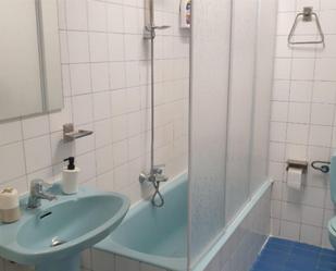 Bathroom of Flat to rent in Santiago de Compostela 