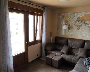Sala d'estar de Pis per a compartir en Medina de Pomar amb Calefacció, Parquet i Terrassa