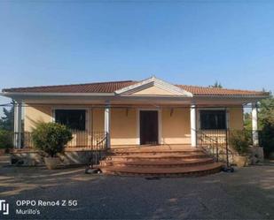 Exterior view of Single-family semi-detached for sale in Badajoz Capital  with Private garden, Storage room and Swimming Pool