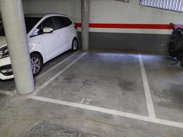 Garaje en Alquiler en Calle del Monasterio de Santa María de Montserrat, 3 en Villa de Prado