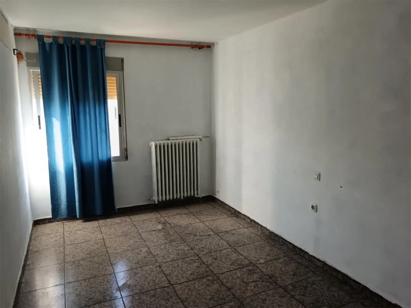 Casa adosada en venda a Plaza de la Estacion, 3, Arcos de Jalón Dormitori de Casa adosada en venda en Arcos de Jalón amb Traster