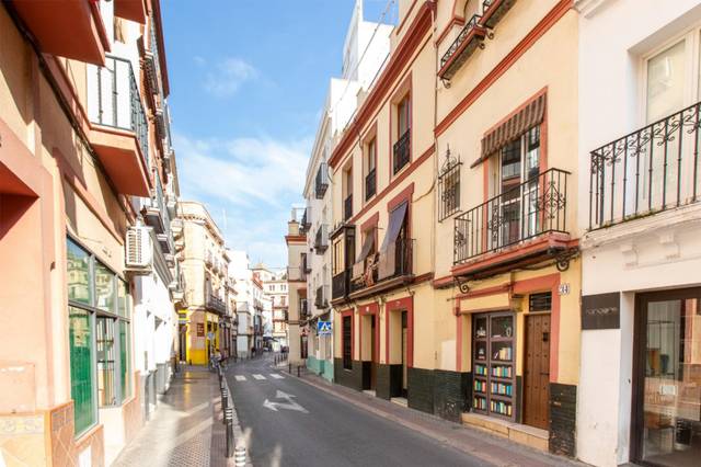 Casa adosada en Venta en Correduría, 34 en Feria