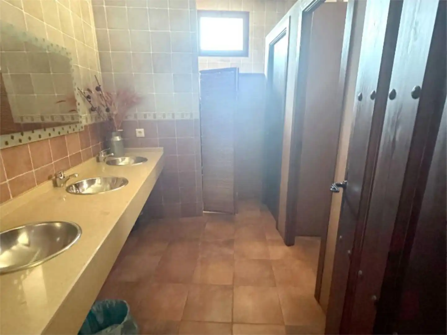 Baño de Local de alquiler en Aldeanueva de la Vera con Aire acondicionado, Calefacción y Amueblado