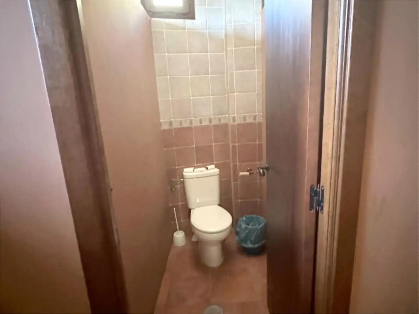 Baño de Local de alquiler en Aldeanueva de la Vera con Aire acondicionado, Calefacción y Amueblado