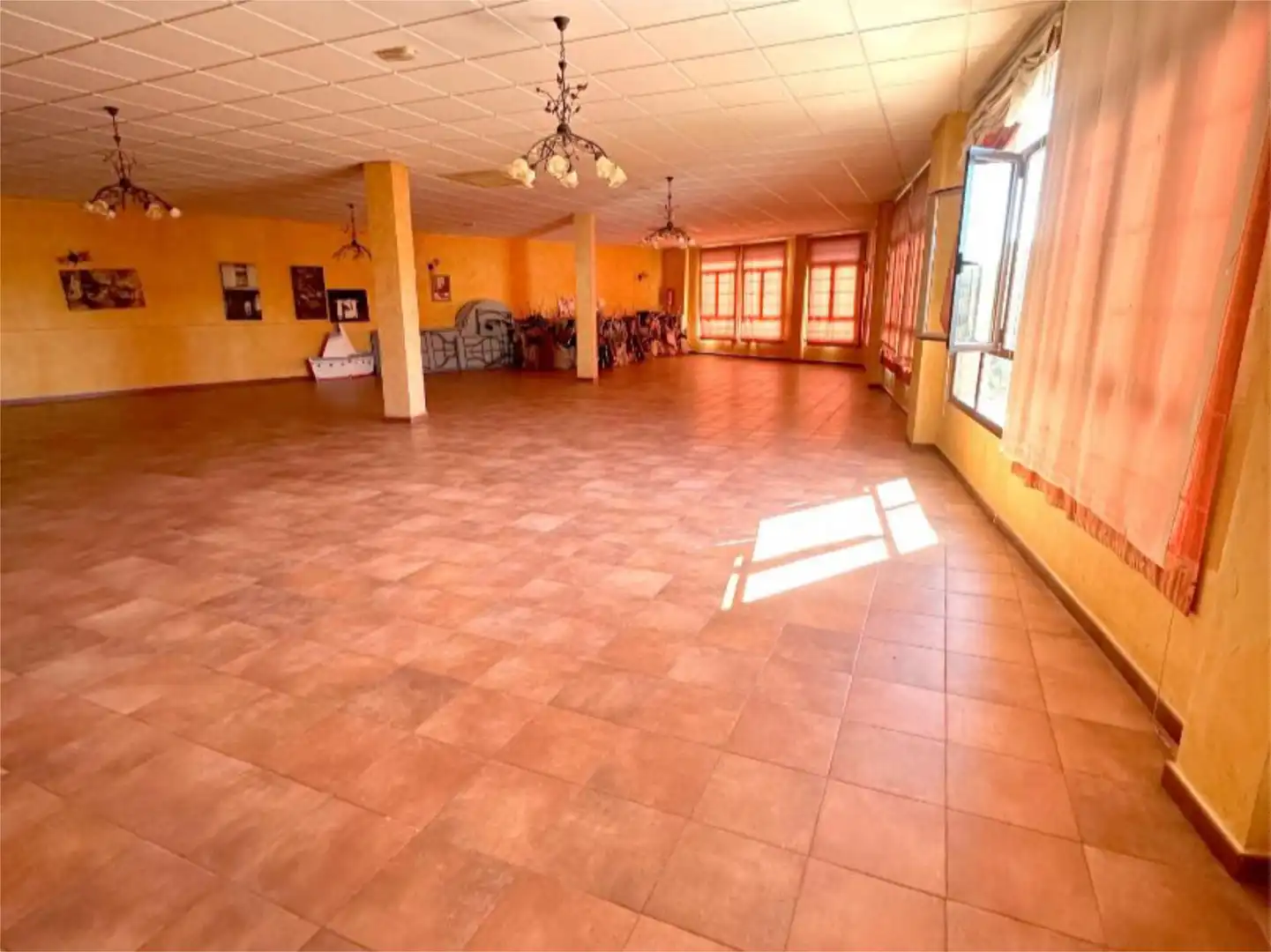 Local de alquiler en Aldeanueva de la Vera con Aire acondicionado, Calefacción y Amueblado