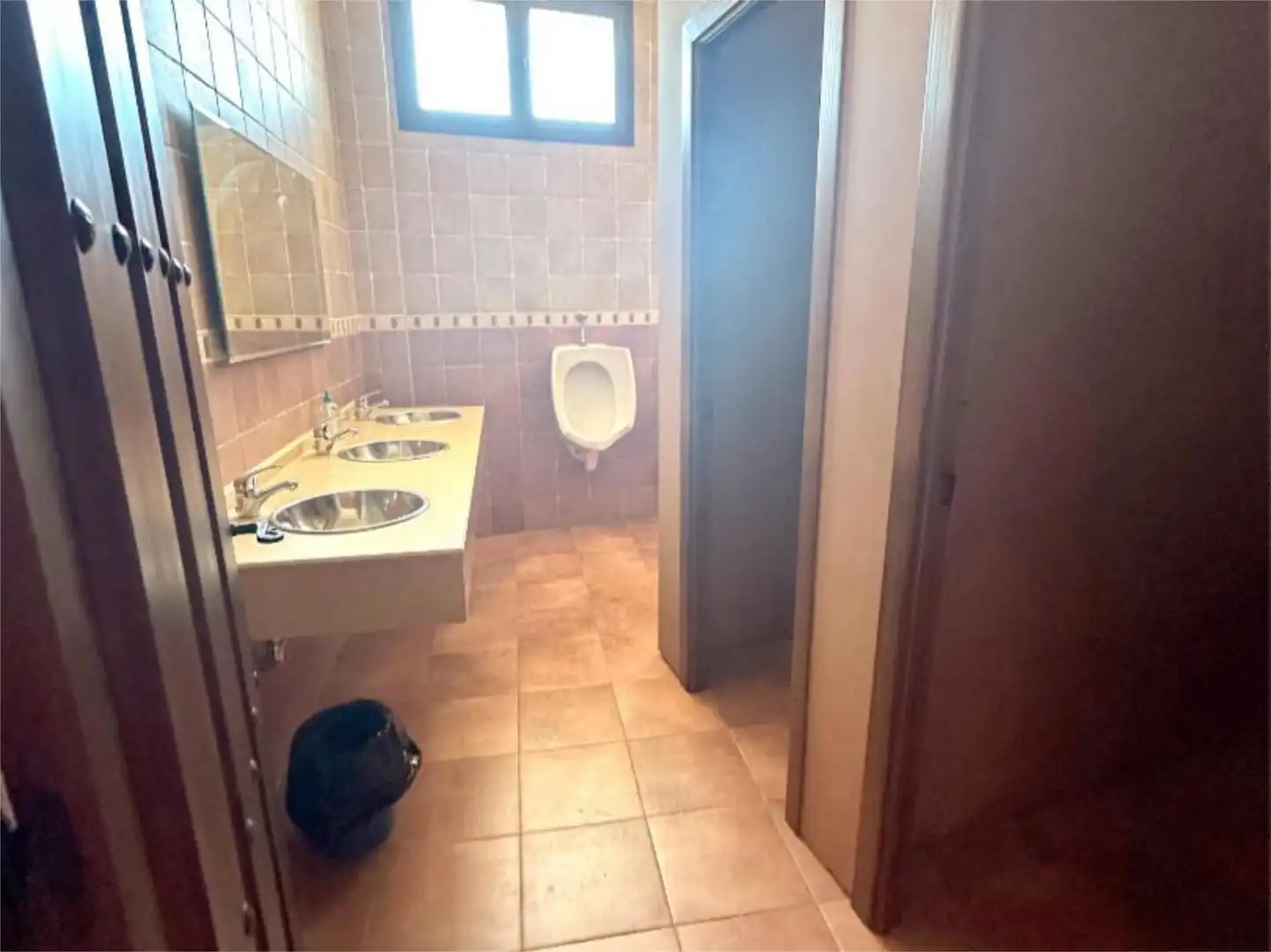 Baño de Local de alquiler en Aldeanueva de la Vera con Aire acondicionado, Calefacción y Amueblado