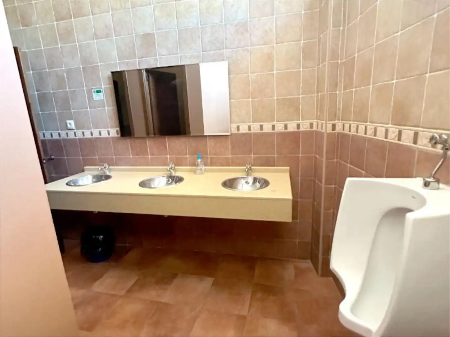 Baño de Local de alquiler en Aldeanueva de la Vera con Aire acondicionado, Calefacción y Amueblado