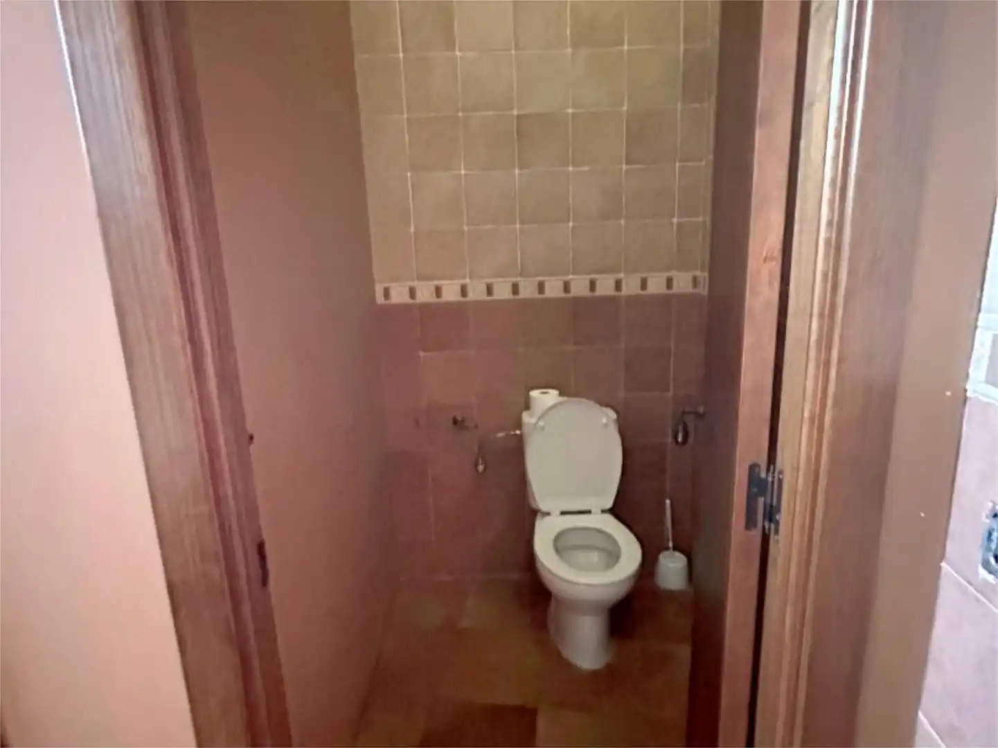 Baño de Local de alquiler en Aldeanueva de la Vera con Aire acondicionado, Calefacción y Amueblado