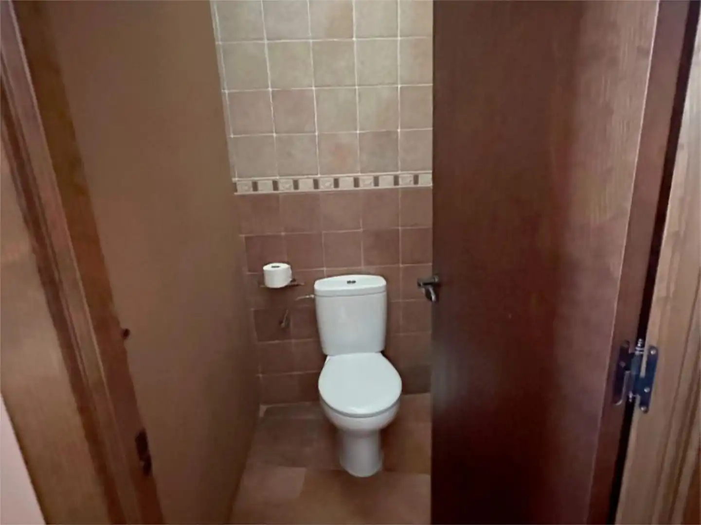 Baño de Local de alquiler en Aldeanueva de la Vera con Aire acondicionado, Calefacción y Amueblado