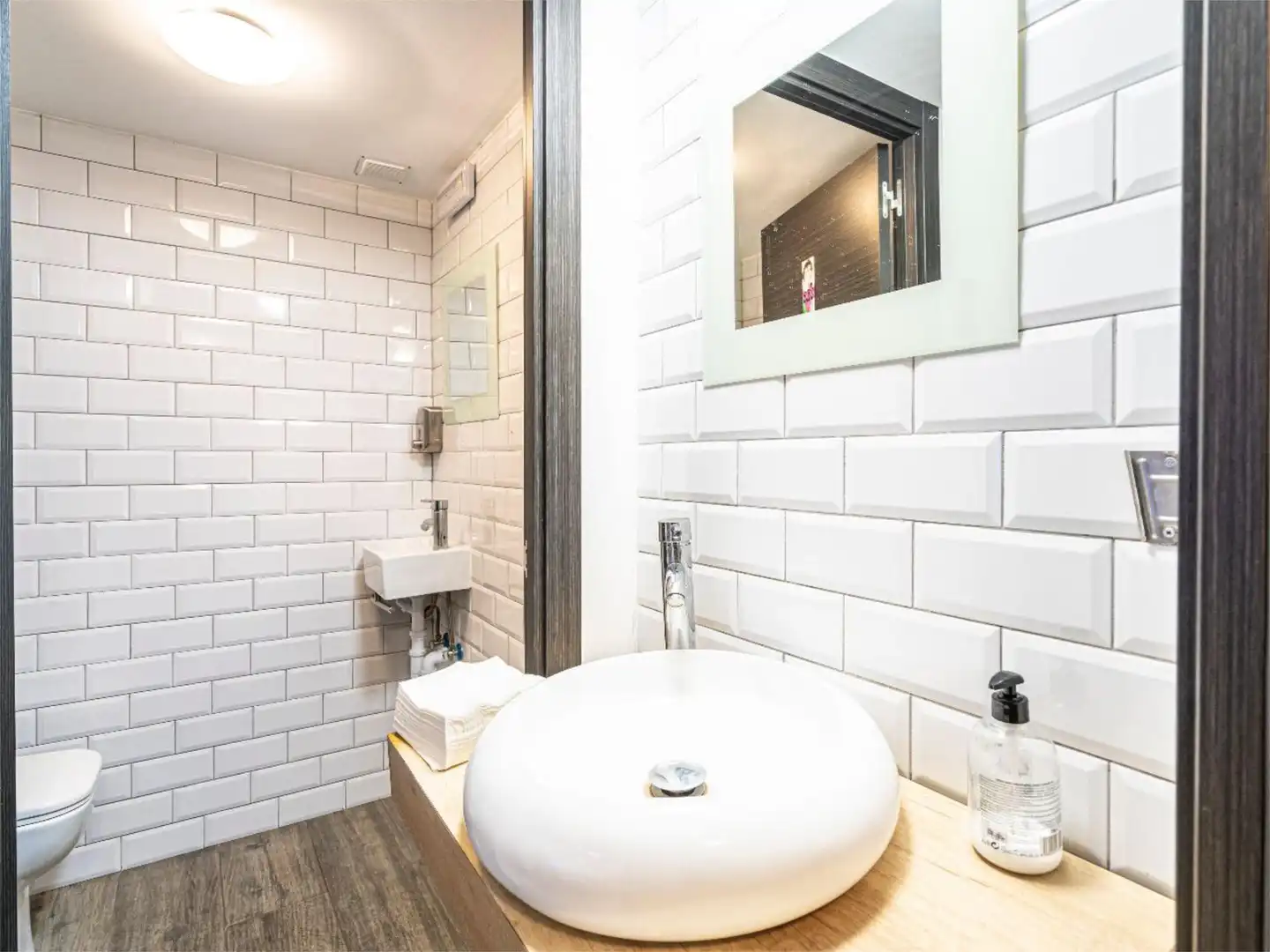 Badezimmer von Geschaftsraum zum Verkauf in  Palma de Mallorca mit Klimaanlage, Heizung und Parkett